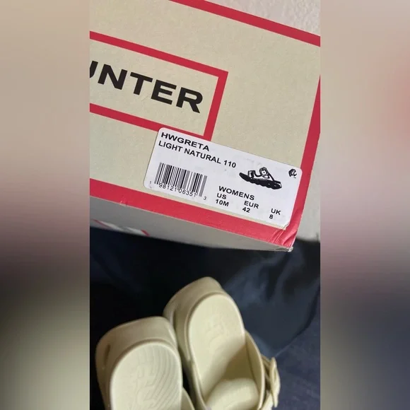 Woman Hunter Slides-10m - Picture 9 of 9